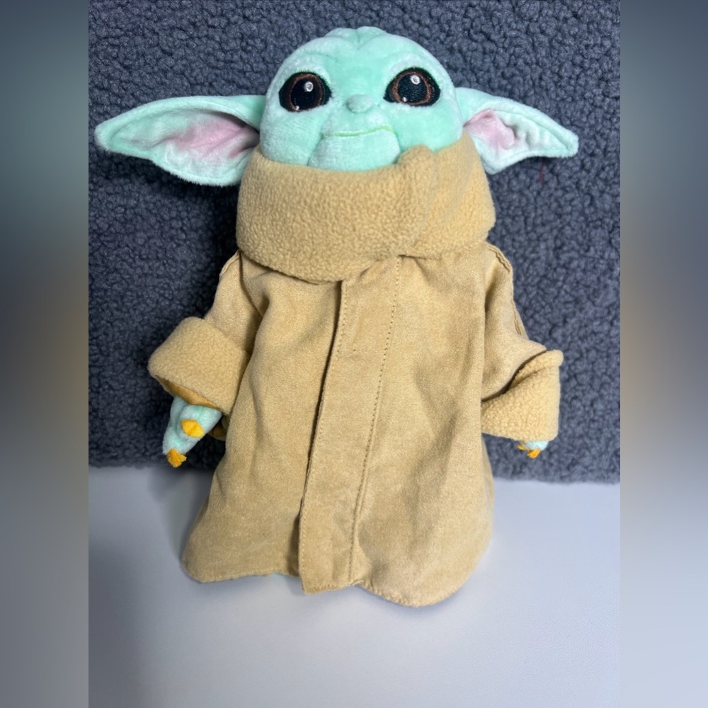 DISNEY SOFT PLUSH 10"  - BABY YODA MANDALORIAN - EUC AND CLEAN.